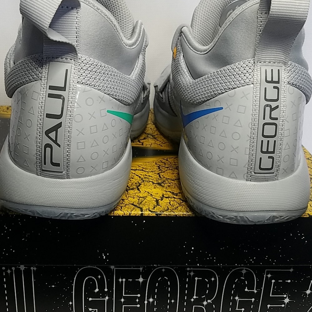 🏀Nike PG 2.5 🥇Playstation Wolf Grey

🐺 - Picture 4 of 8